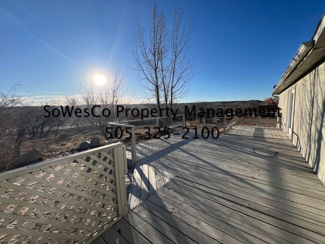 Building Photo - Large 3 Bedroom Home on East Side of Town