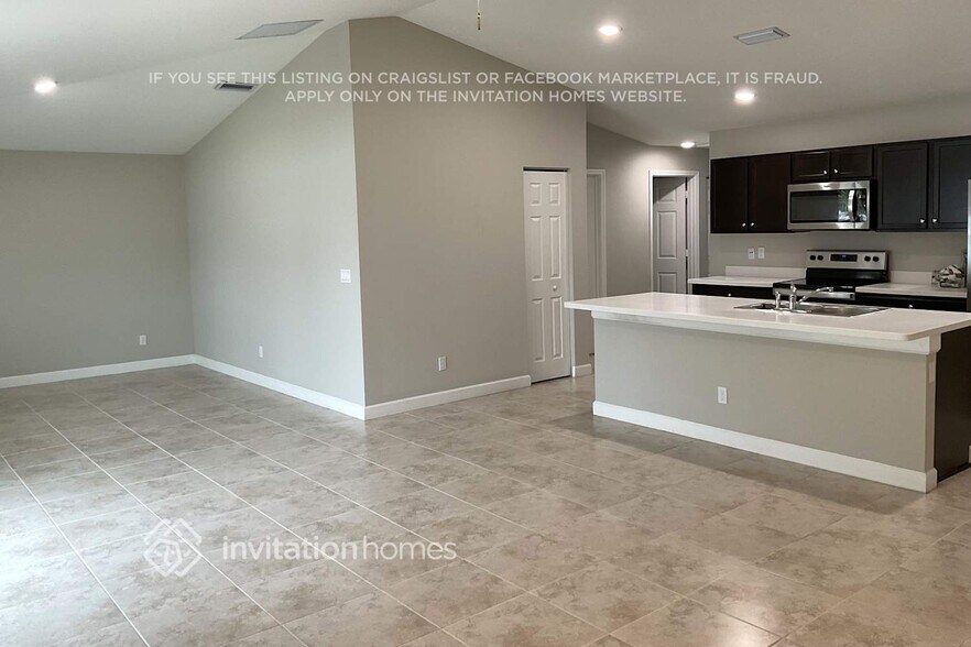 Building Photo - 519 Fort Pierce St SW