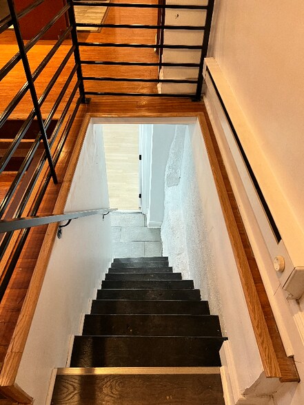 Building Photo - 2512 W Oxford St