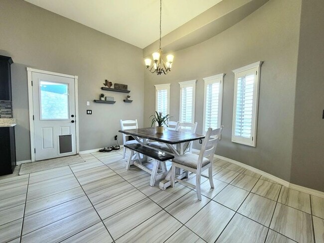 Building Photo - Amazing 3 bedroom 2 bath home in West El Paso!