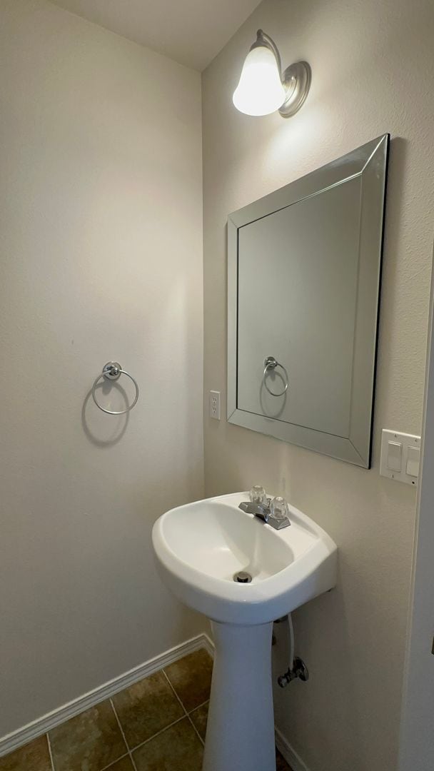 Building Photo - 25 SW Roosevelt Ave