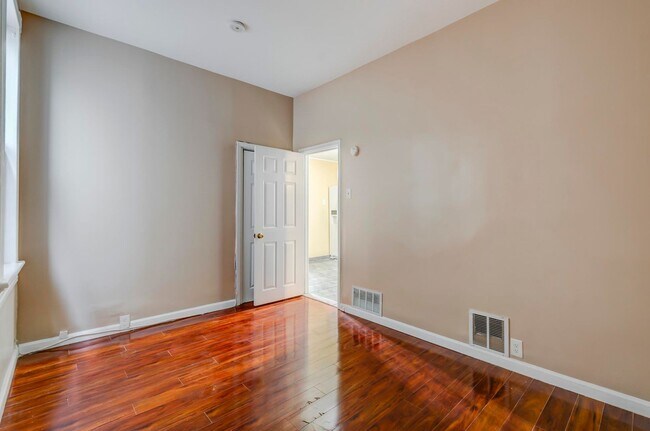 Building Photo - 295 Avenue C
