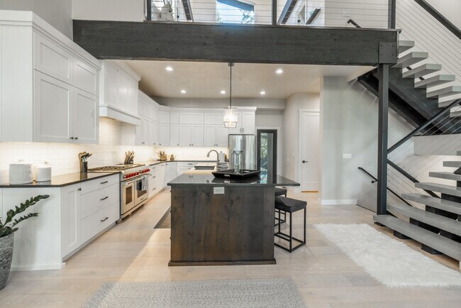 Building Photo - 255 Matterhorn Dr