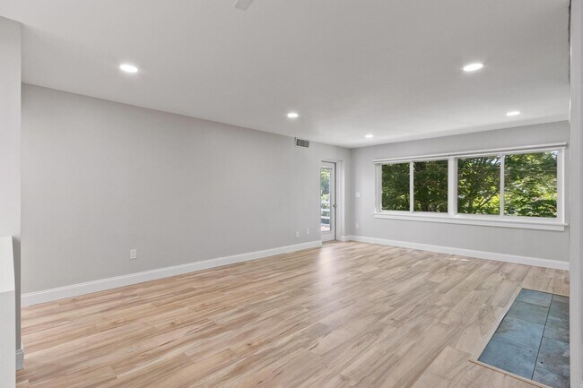 Building Photo - 487 Place Ln