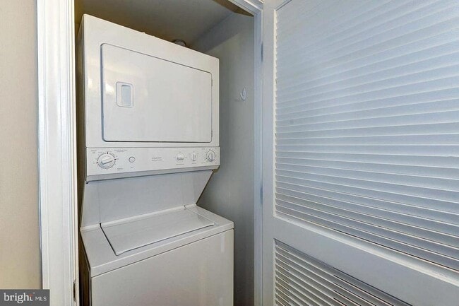 Building Photo - 2451 Midtown Ave