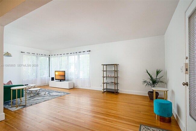 Building Photo - 10081 W Bay Harbor Dr