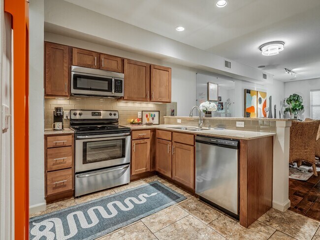 Building Photo - 2224 Kavanaugh Blvd