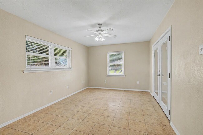 Building Photo - 827 Pickney Ave