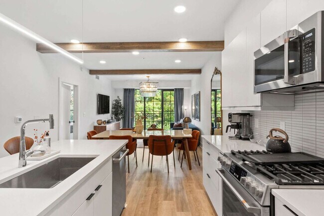 Building Photo - 346 Peters St SW