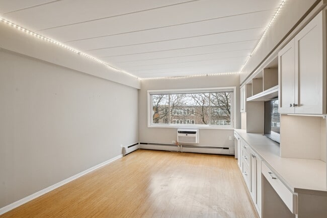 Building Photo - 5616 N Kenmore Ave