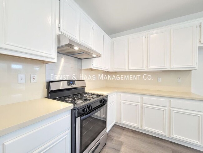 Building Photo - 17528 Yellowwood Way