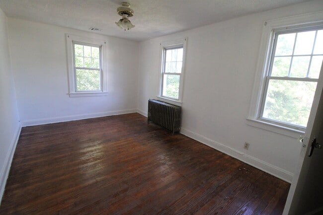 Building Photo - 14 Raydol Ave