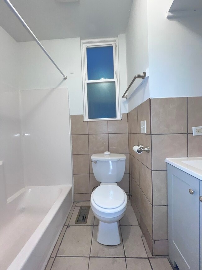 Building Photo - 8919 S Muskegon Ave