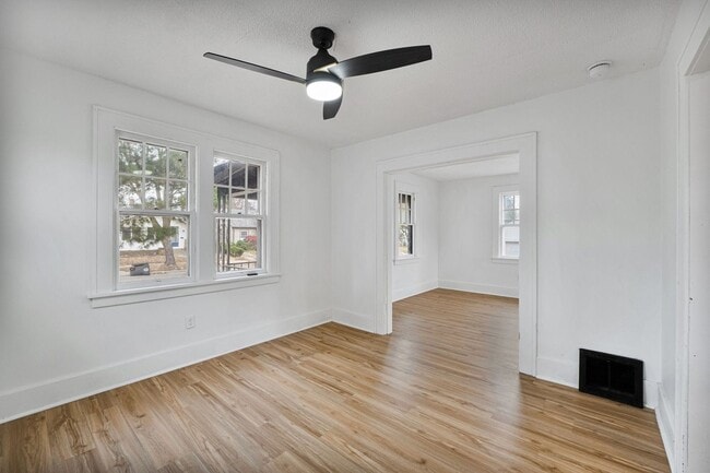 Building Photo - COMING SOON - 3 BEDROOM HOUSE ON SPRING ST