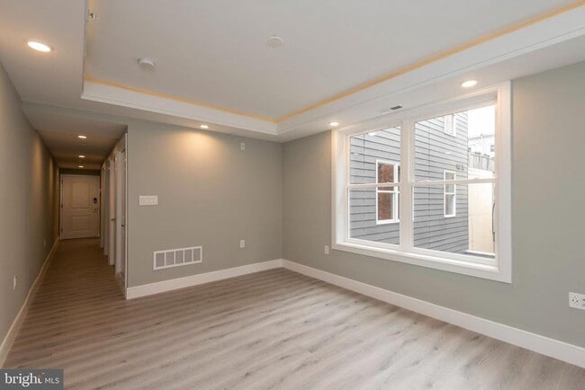 Building Photo - 1133 E Columbia Ave