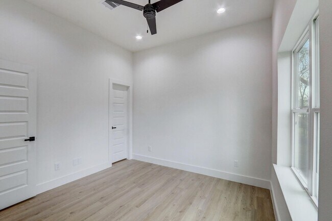 Building Photo - 1209 Dewalt St