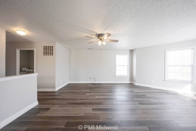 Building Photo - Charming 3-Bedroom Home with 2.5 Baths - Greenfield, IN!