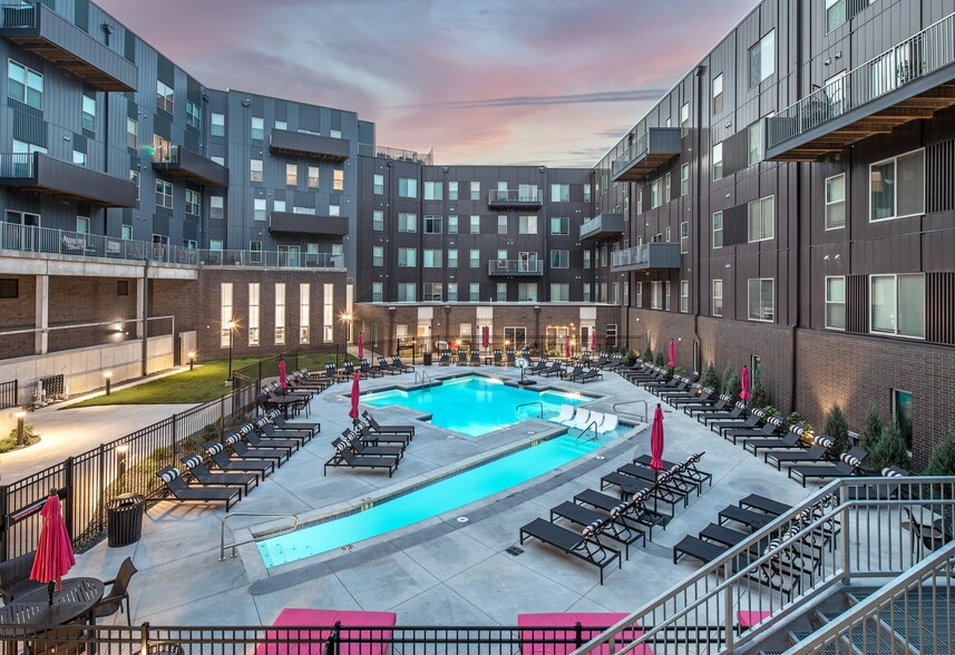Primary Photo - Vivere Apartments