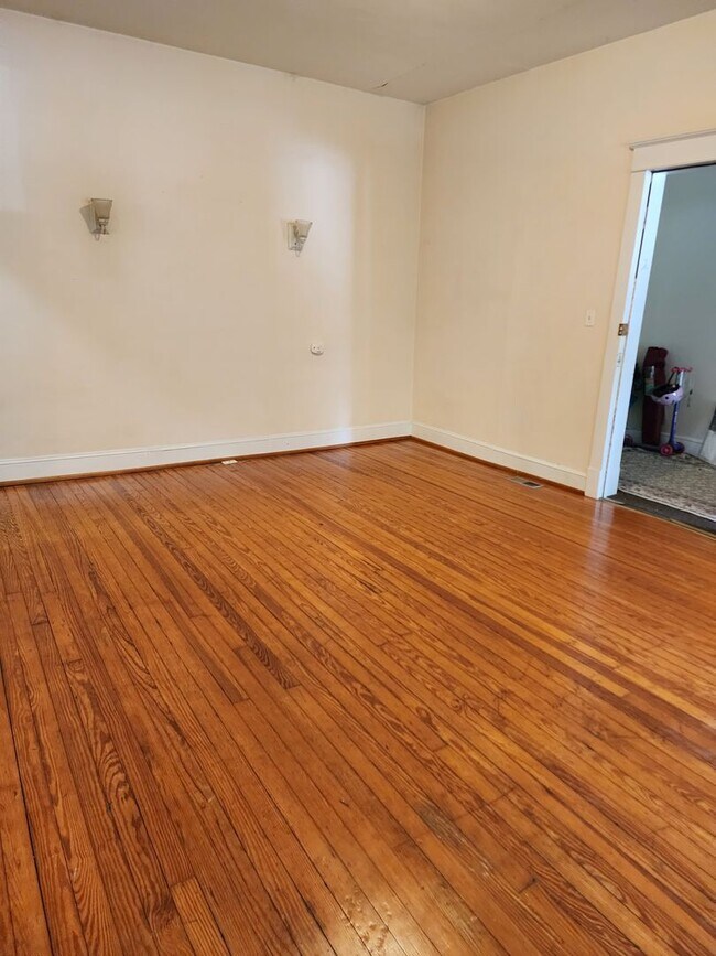 Building Photo - 323 N College Pkwy