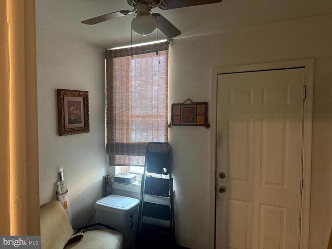 Building Photo - 5707 Lansdowne Ave