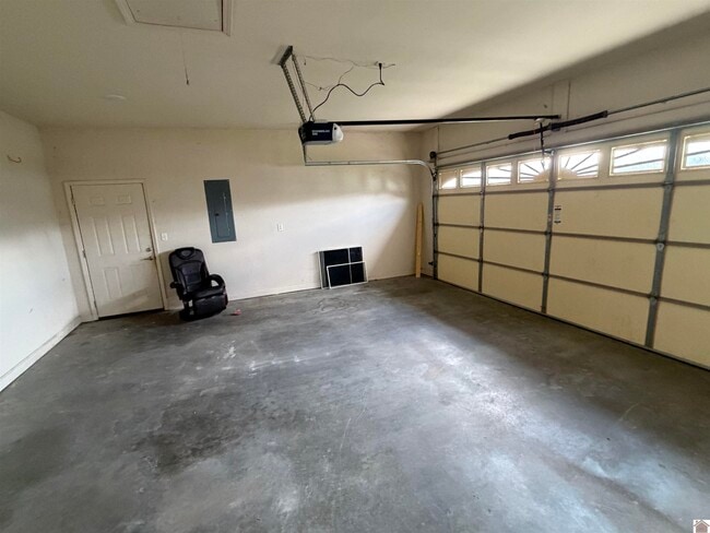 Building Photo - 2647 Legends Dr