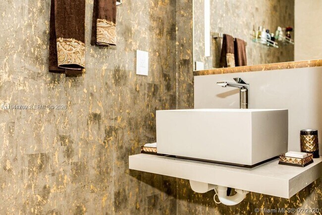 Building Photo - 1000 Brickell Plaza