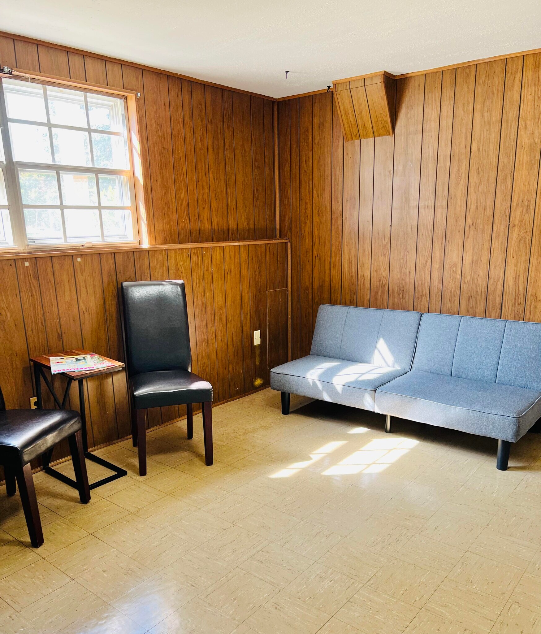 Building Photo - 1405 Pleasant Valley Dr