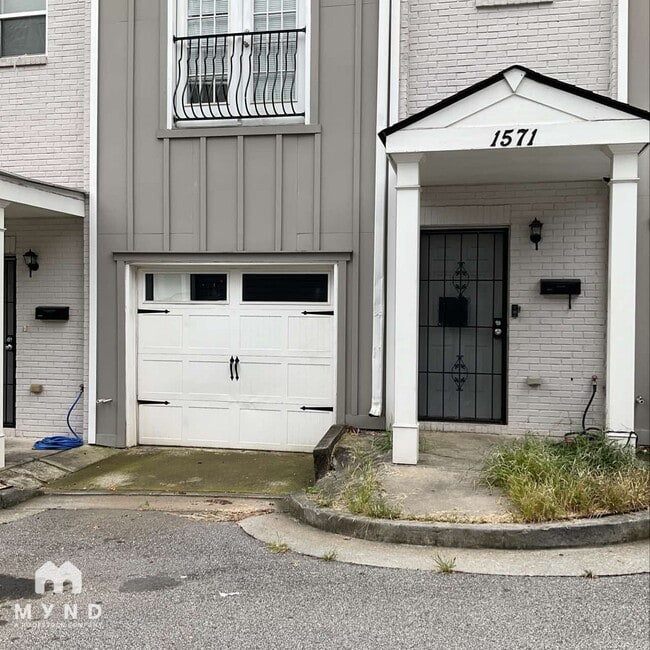 Building Photo - 1571 Laurel Park Cir