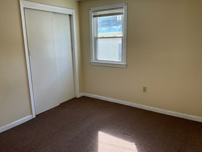 Building Photo - 35 Armory St