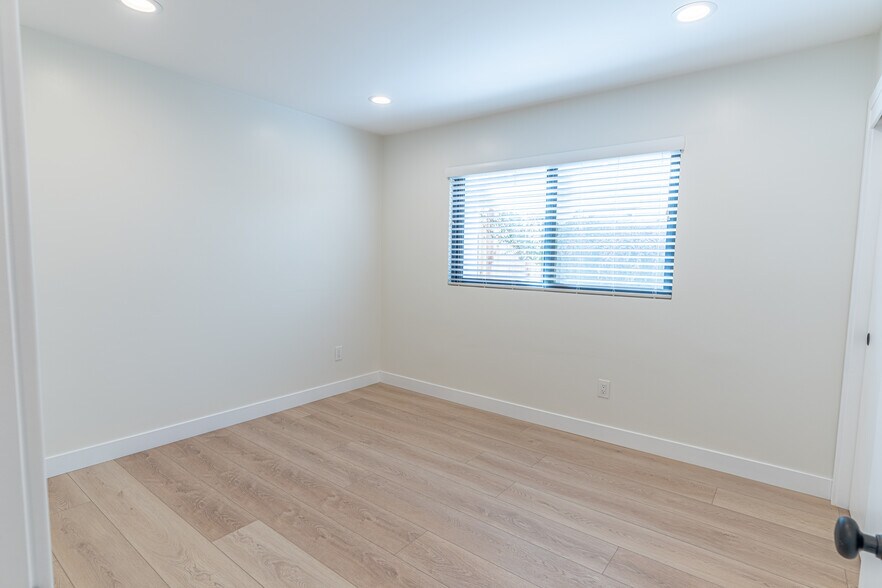 Bedroom 2 - 5430 Driftwood St