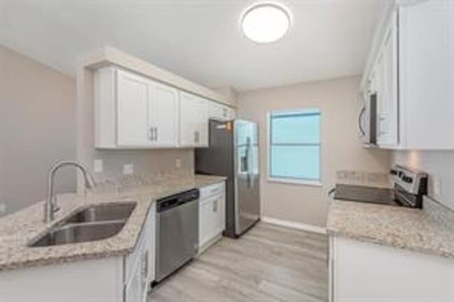 Building Photo - 3 Bedroom / 2 Bath Home Available Now in P...