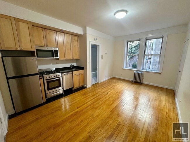 Building Photo - 117 W 13th St