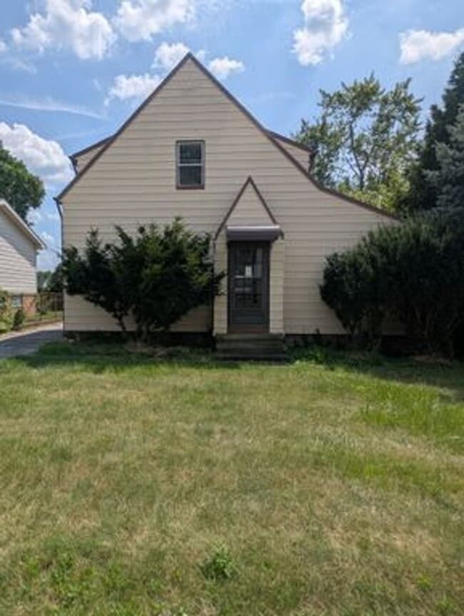 Building Photo - A charming 3-bedroom, 1-bathroom in Maple Heights