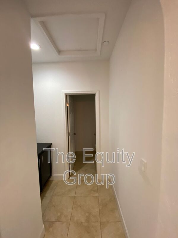 Building Photo - 1415 West Tyler Ct