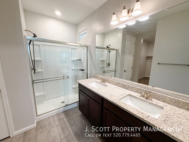 Building Photo - 18266 W Paraiso Dr