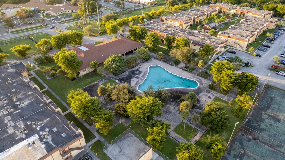 Building Photo - 2912 NW 55th Ave