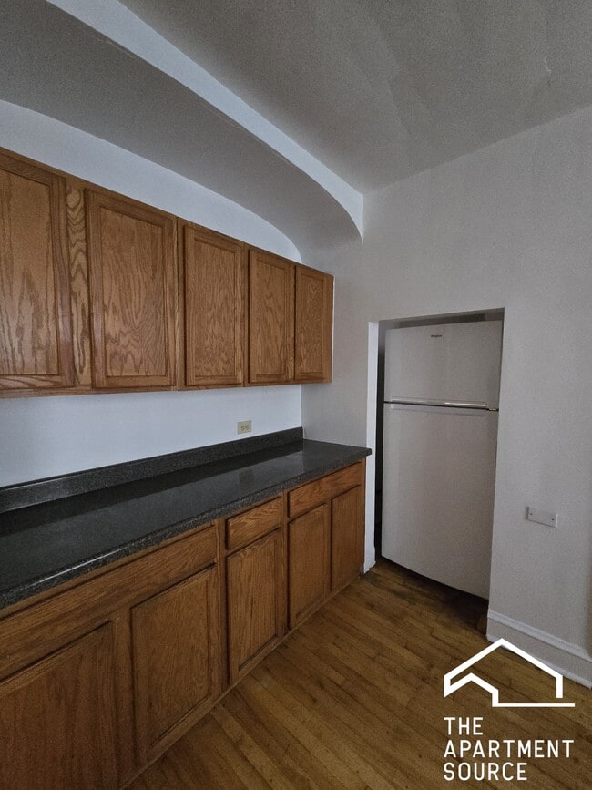 Building Photo - 1806 W Farwell Ave