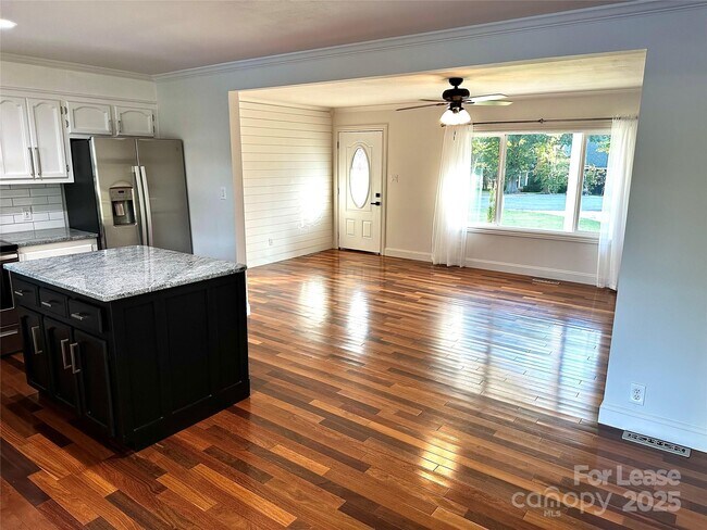 Building Photo - 2054 Hickory Hills Dr