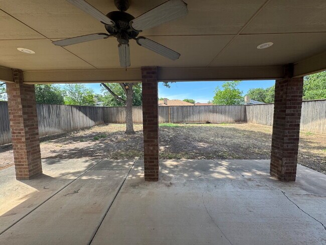 Building Photo - Stunning 3-Bedroom Haven with Cozy Firepla...