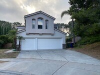 Building Photo - Desirable 5br3 car garage executive home b...
