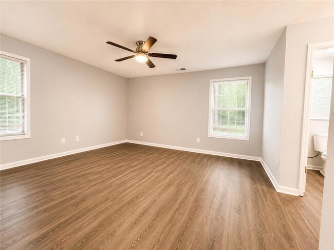 Building Photo - 4798 Kings Crossing Dr NE