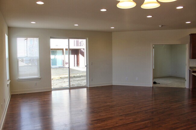 Building Photo - 10334 Kenneth Dr