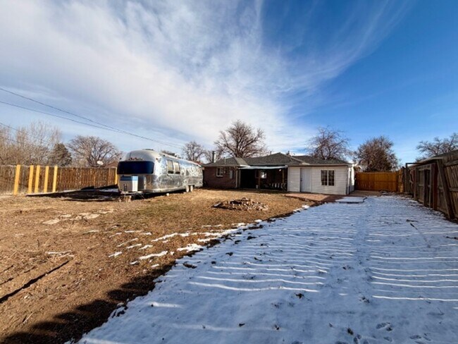 Building Photo - Del Mar Brick Ranch
