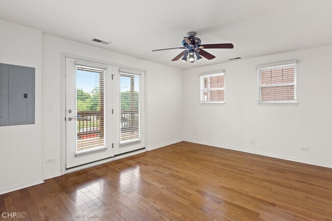 Building Photo - 645 W Elm St