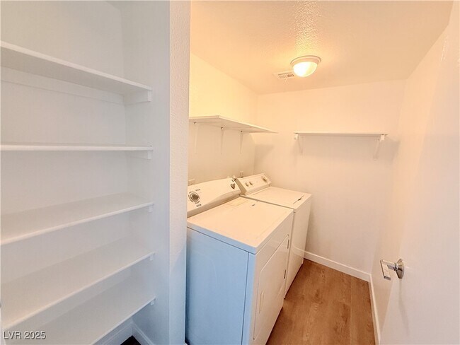 Building Photo - 601 Cabrillo Cir