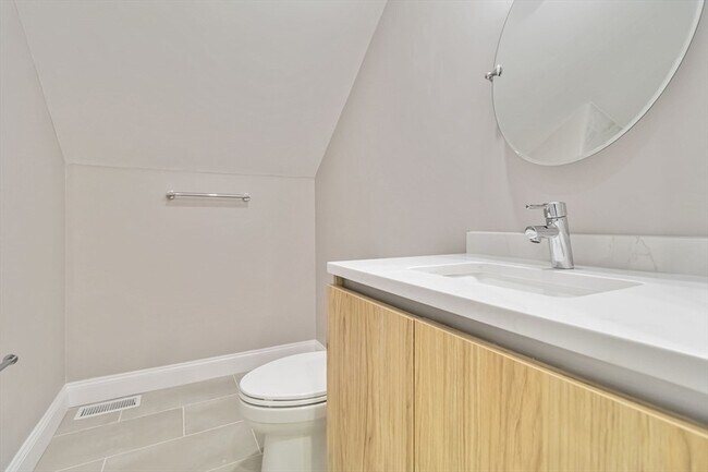 Building Photo - 192 Main St