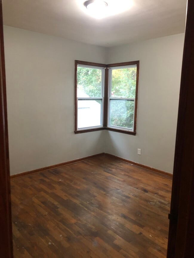 Building Photo - 726 Yale St