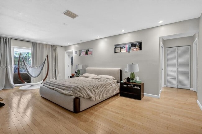 Building Photo - 11890 SW 72nd Pl