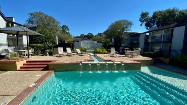 Building Photo - 874 Yorkchester Dr