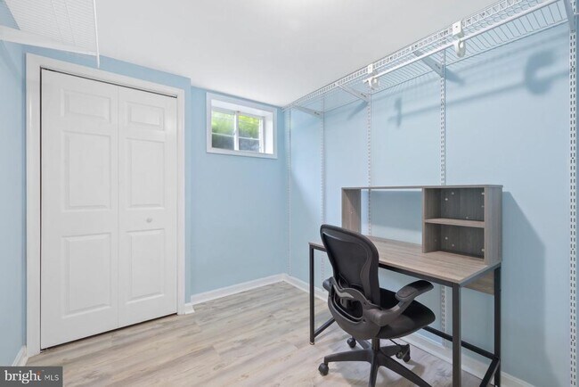Building Photo - 2913 Collins Ave